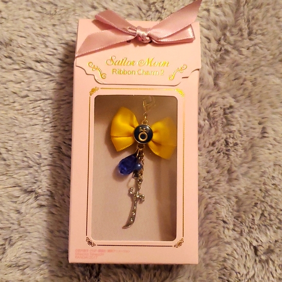 Sailor Moon Ribbon Charm 2 - Picture 1 of 4